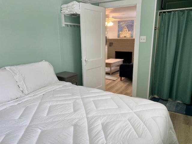 Bluebird Bay Resort 蒙蒂塞洛 外观 照片